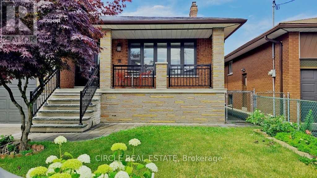 Photo 26 of 18 Rosemeade Avenue, Toronto ON