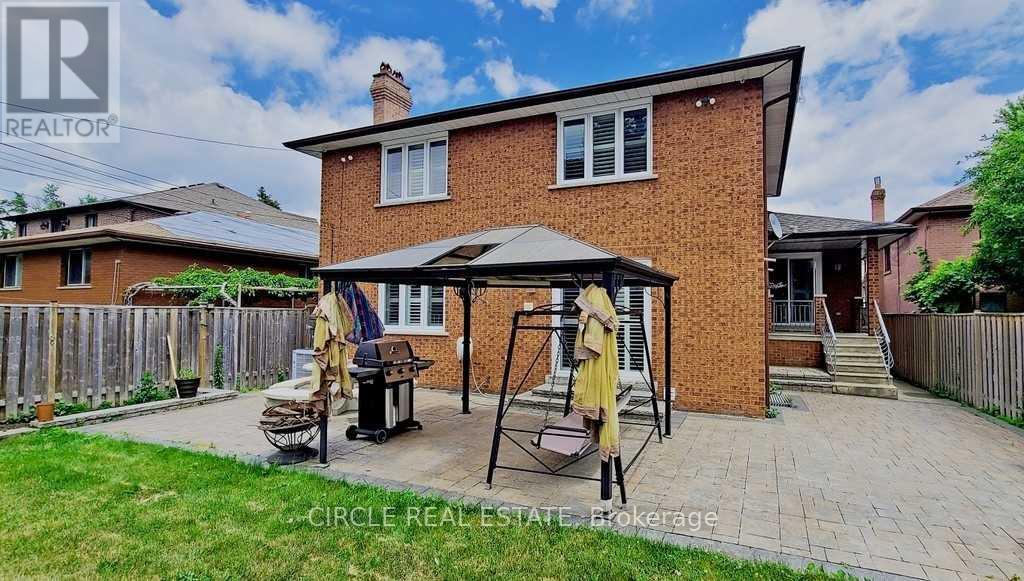 Photo 3 of 18 Rosemeade Avenue, Toronto ON
