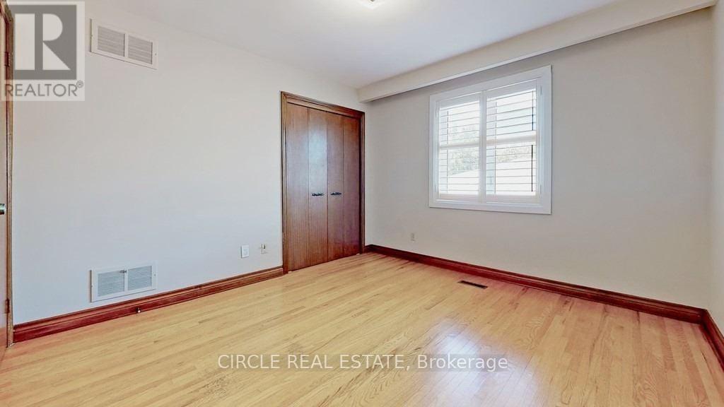 Photo 31 of 18 Rosemeade Avenue, Toronto ON