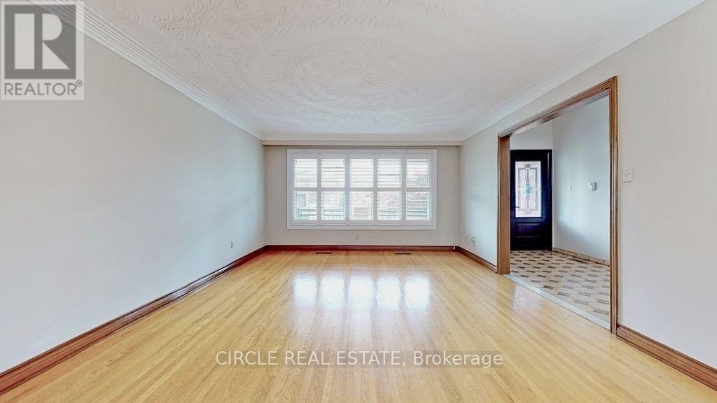 Photo 6 of 18 Rosemeade Avenue, Toronto ON