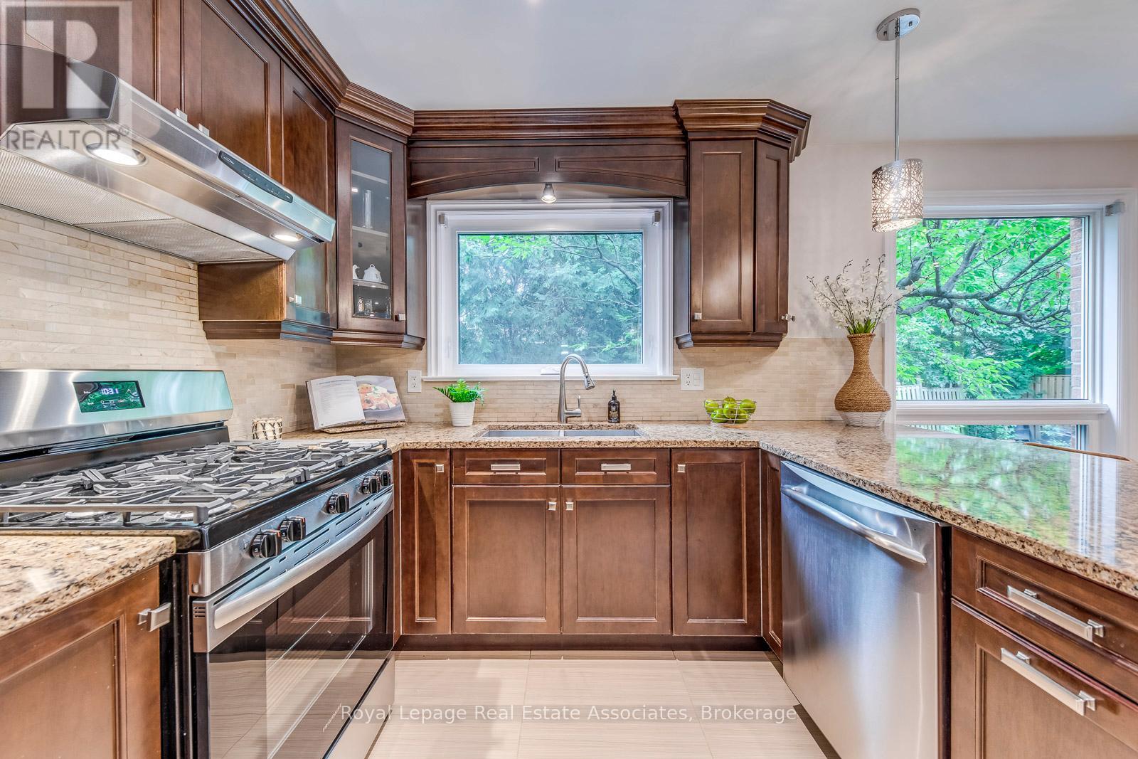 Photo 23 of 688 Fieldstone Road, Mississauga ON
