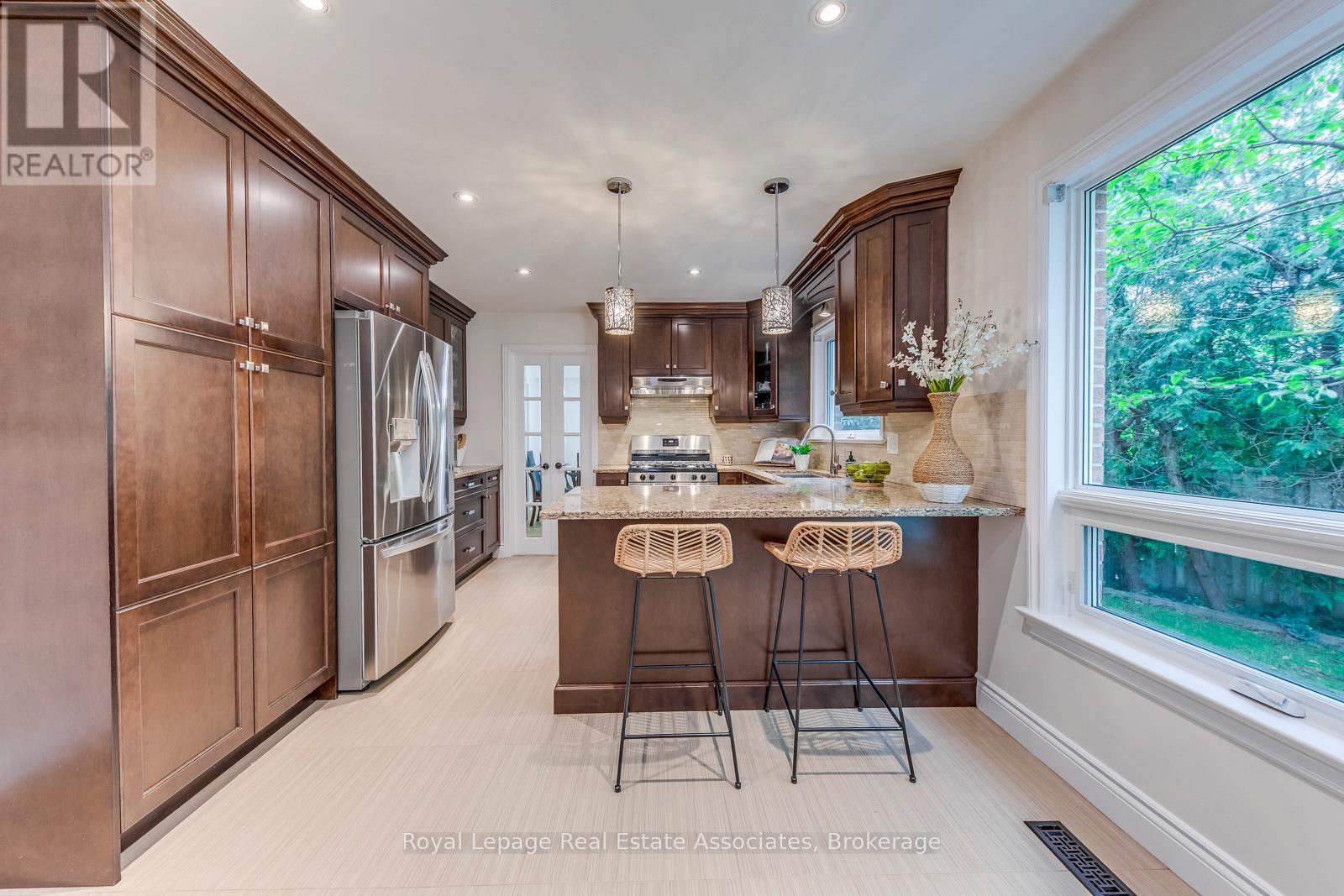 Photo 4 of 688 Fieldstone Road, Mississauga ON