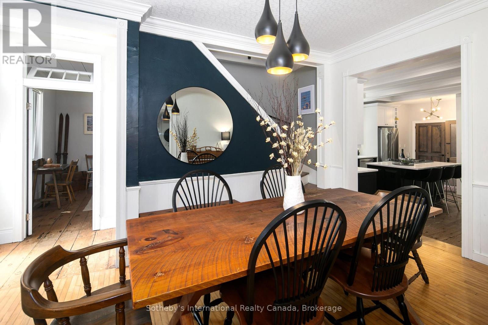 Photo 10 of 119 Matilda Street, Blue Mountains ON