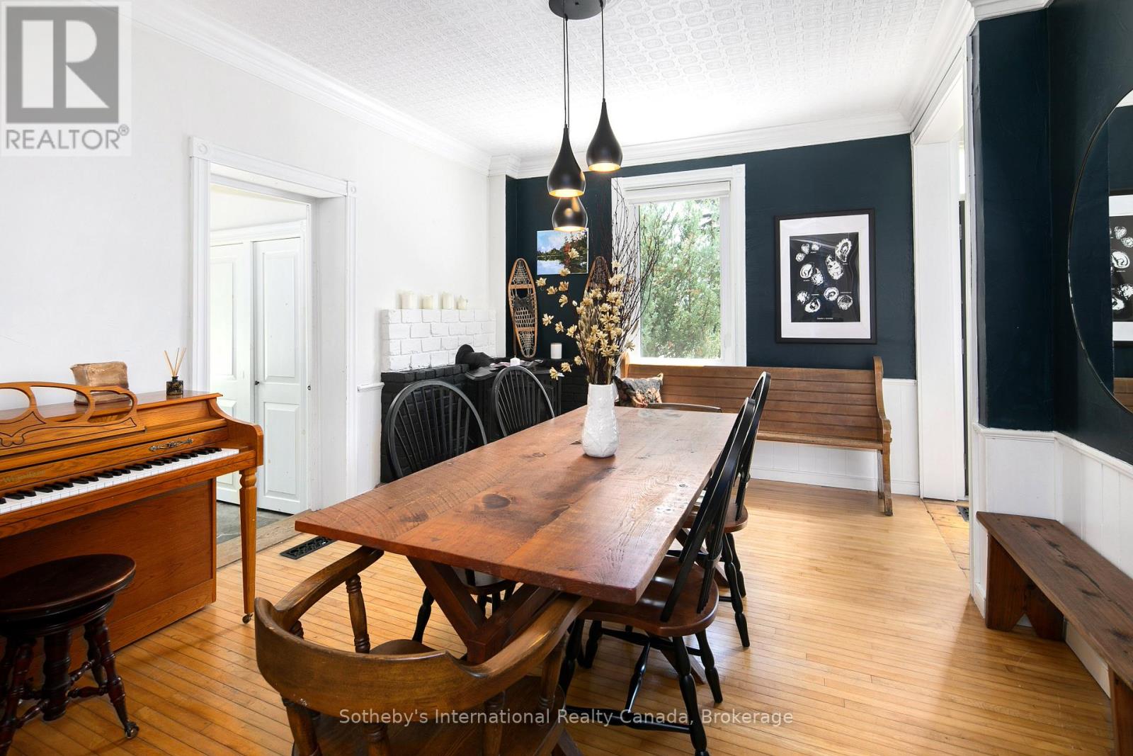 Photo 11 of 119 Matilda Street, Blue Mountains ON