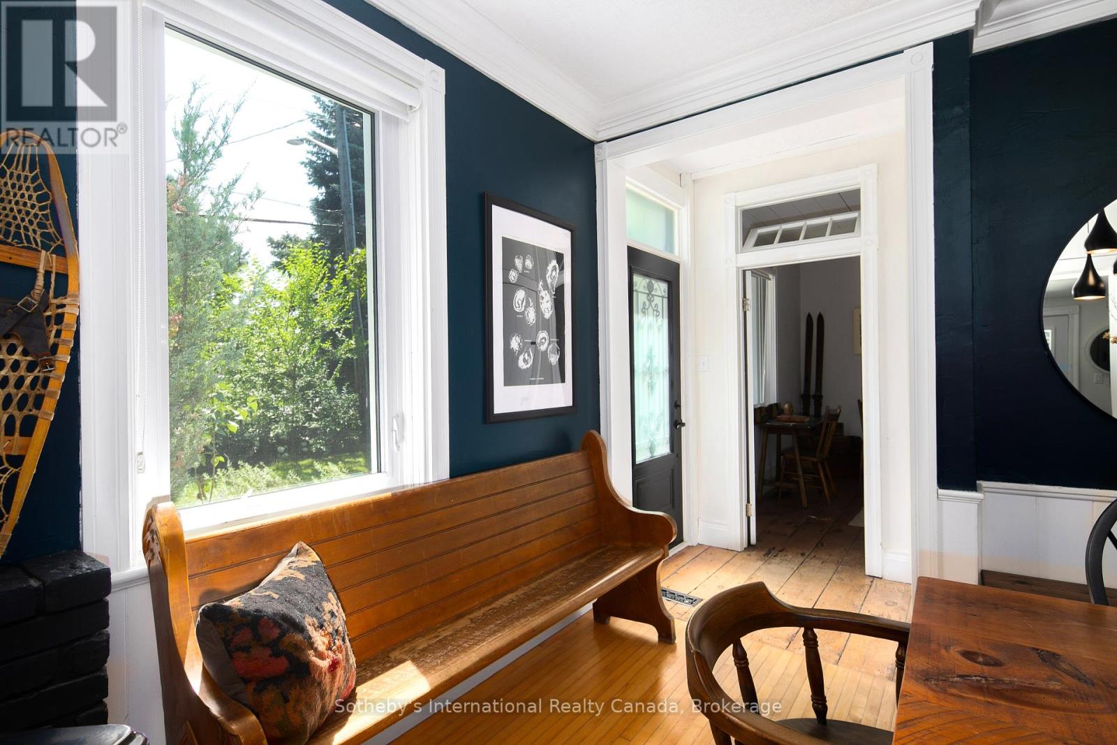 Photo 13 of 119 Matilda Street, Blue Mountains ON