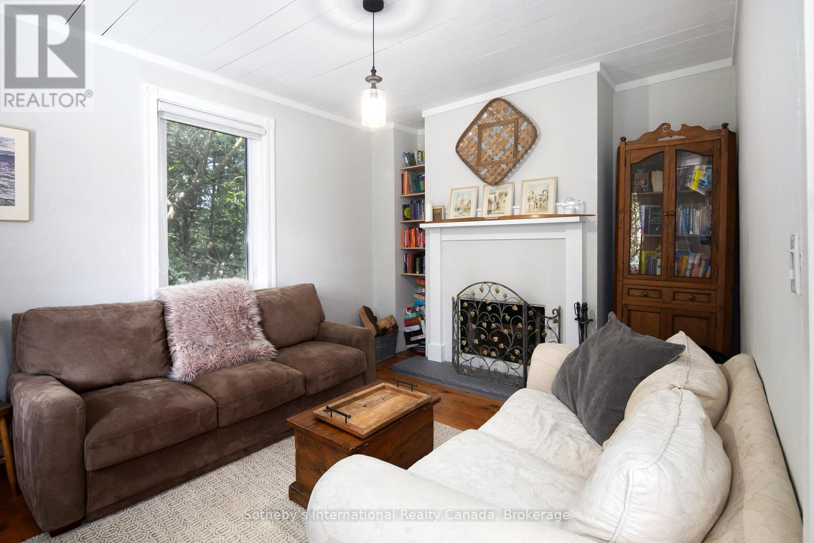 Photo 14 of 119 Matilda Street, Blue Mountains ON