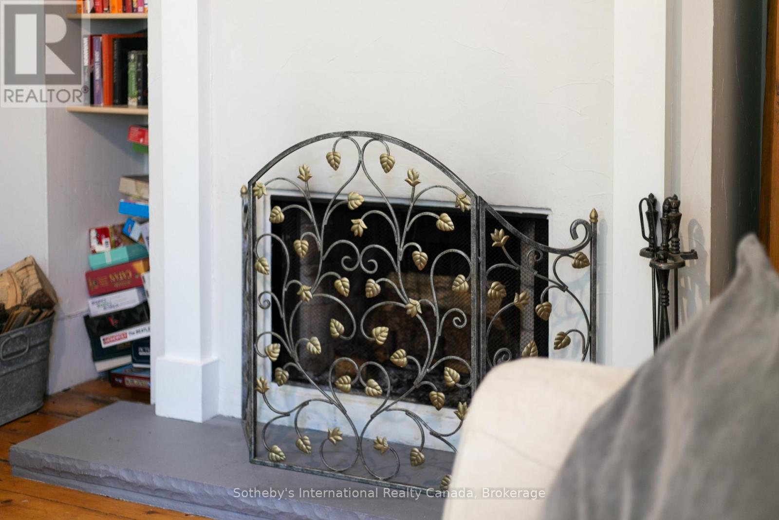 Photo 15 of 119 Matilda Street, Blue Mountains ON