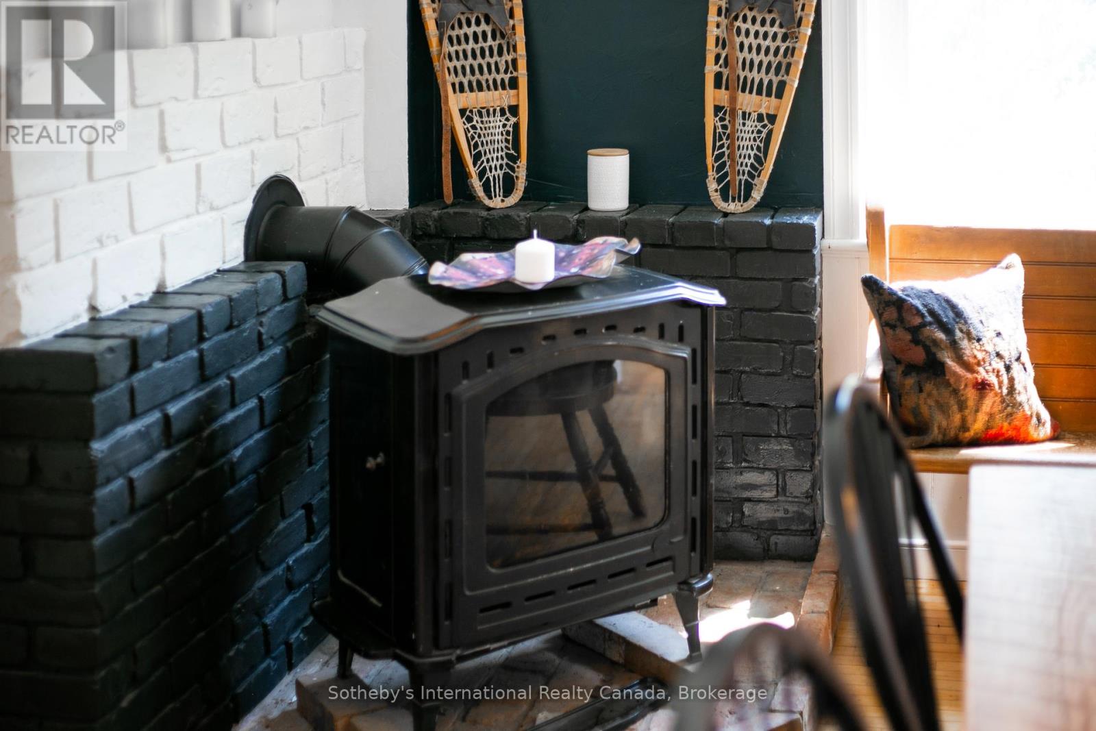 Photo 18 of 119 Matilda Street, Blue Mountains ON