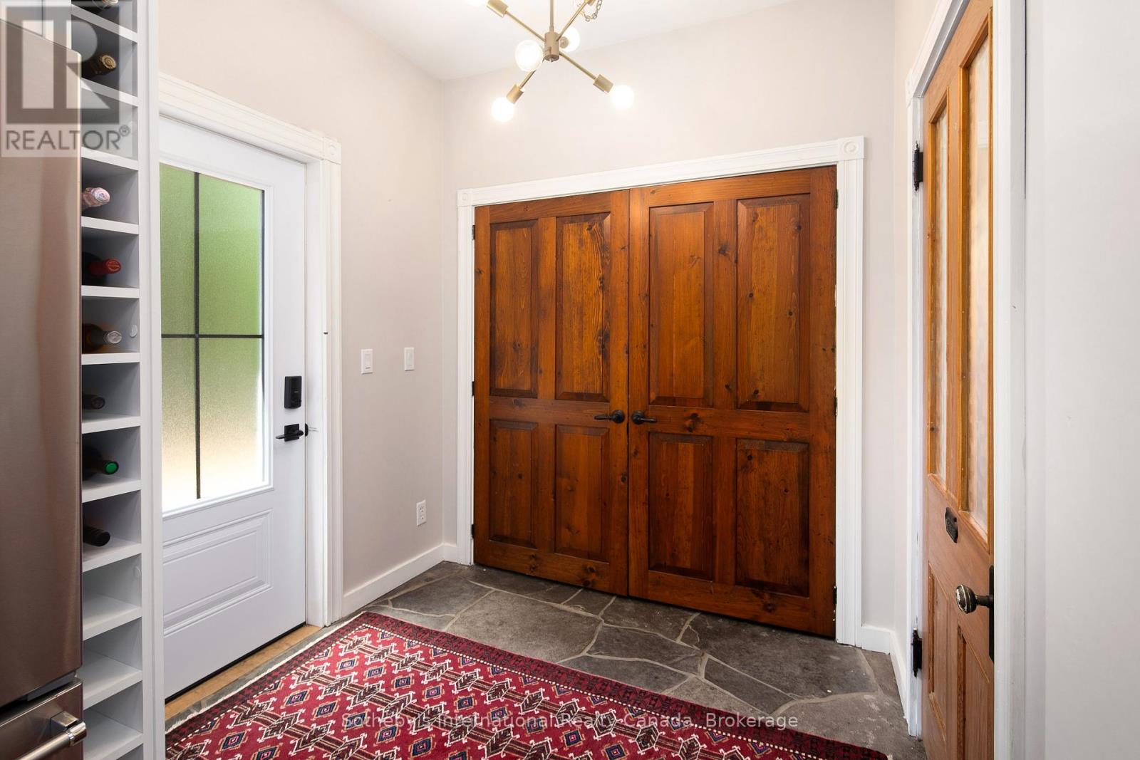 Photo 24 of 119 Matilda Street, Blue Mountains ON