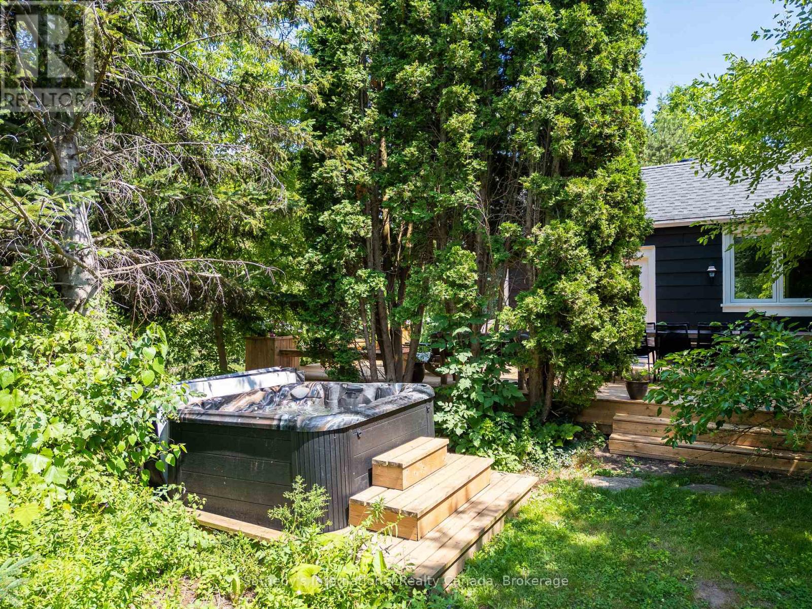 Photo 30 of 119 Matilda Street, Blue Mountains ON