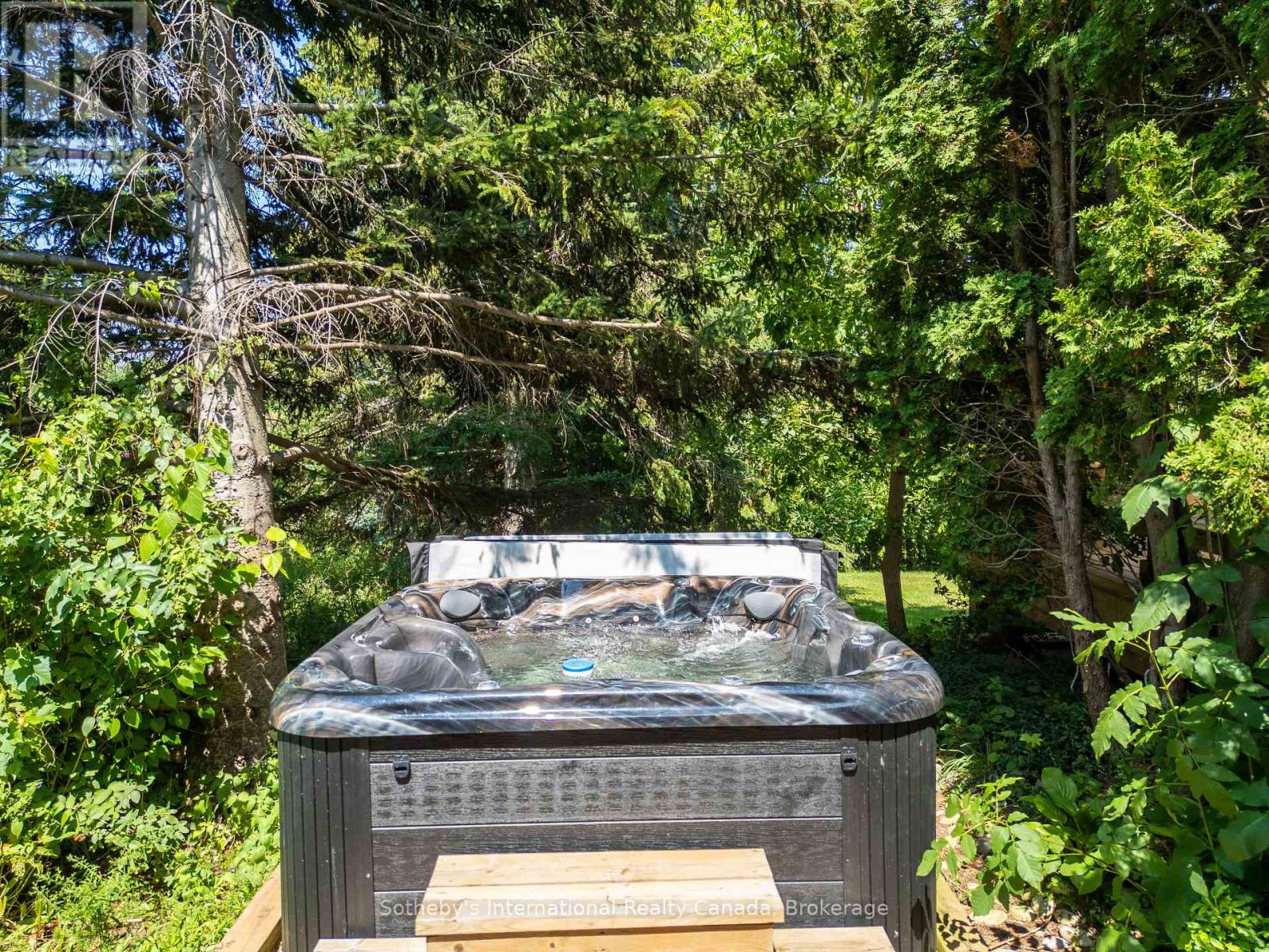 Photo 31 of 119 Matilda Street, Blue Mountains ON