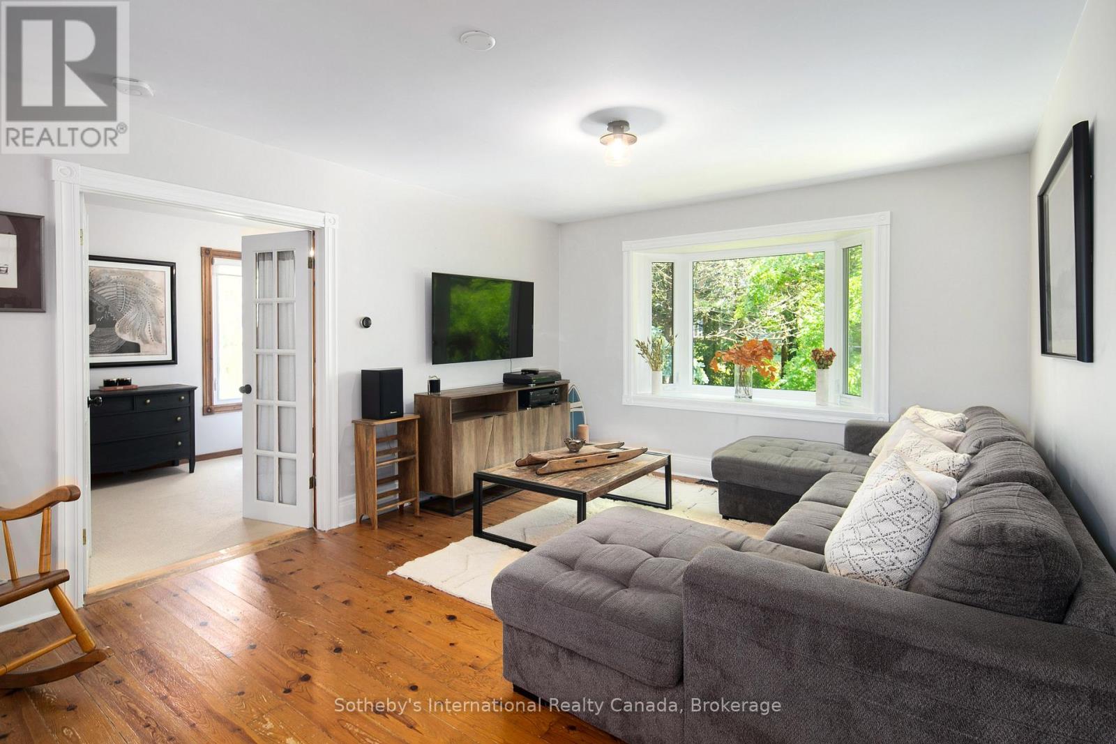 Photo 34 of 119 Matilda Street, Blue Mountains ON