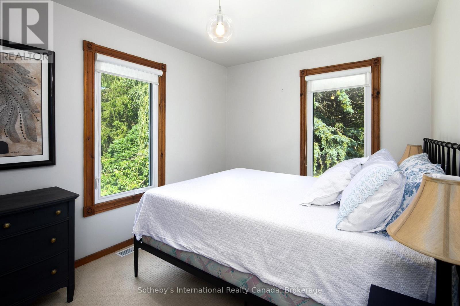 Photo 38 of 119 Matilda Street, Blue Mountains ON