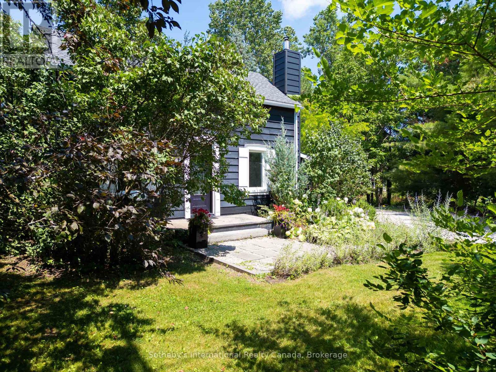 Photo 4 of 119 Matilda Street, Blue Mountains ON