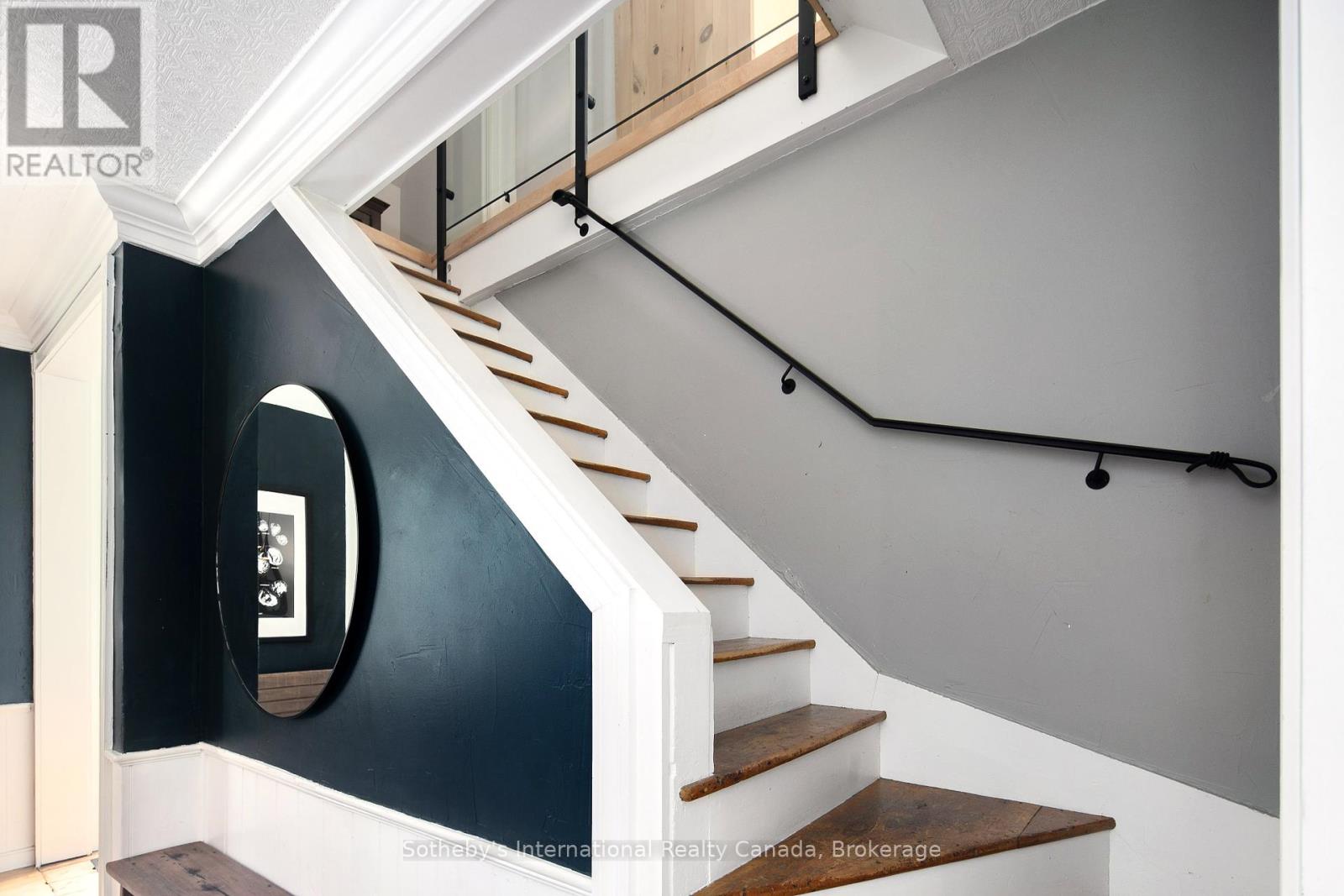 Photo 40 of 119 Matilda Street, Blue Mountains ON
