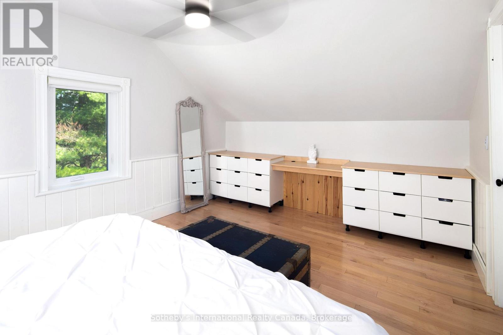 Photo 45 of 119 Matilda Street, Blue Mountains ON