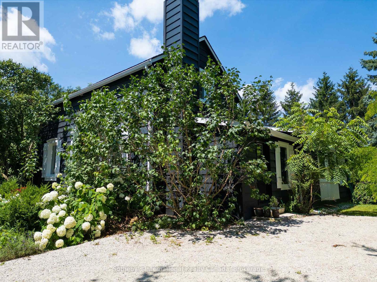 Photo 6 of 119 Matilda Street, Blue Mountains ON