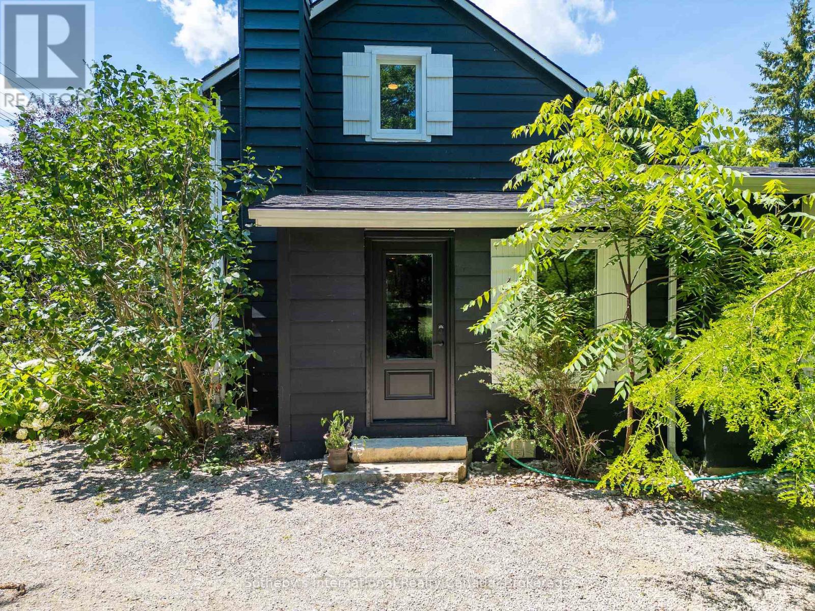 Photo 7 of 119 Matilda Street, Blue Mountains ON