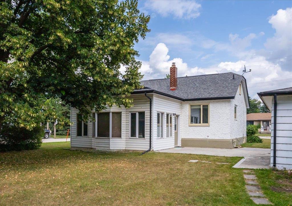 Photo 2 of 598 Gillespie Street, Dugald MB
