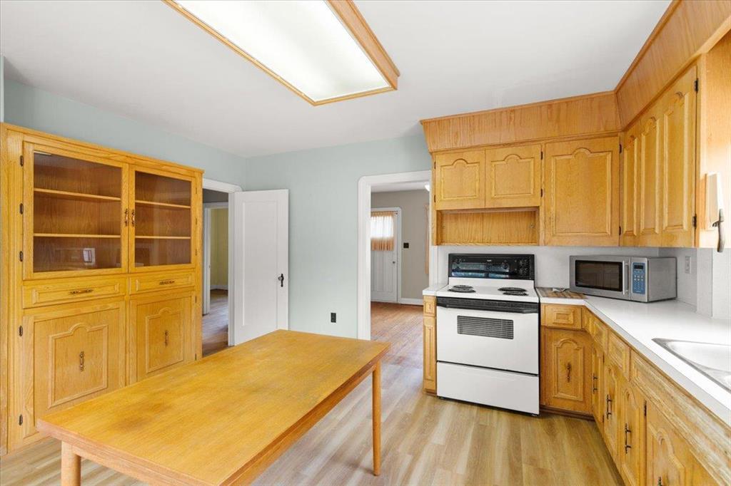 Photo 10 of 598 Gillespie Street, Dugald MB