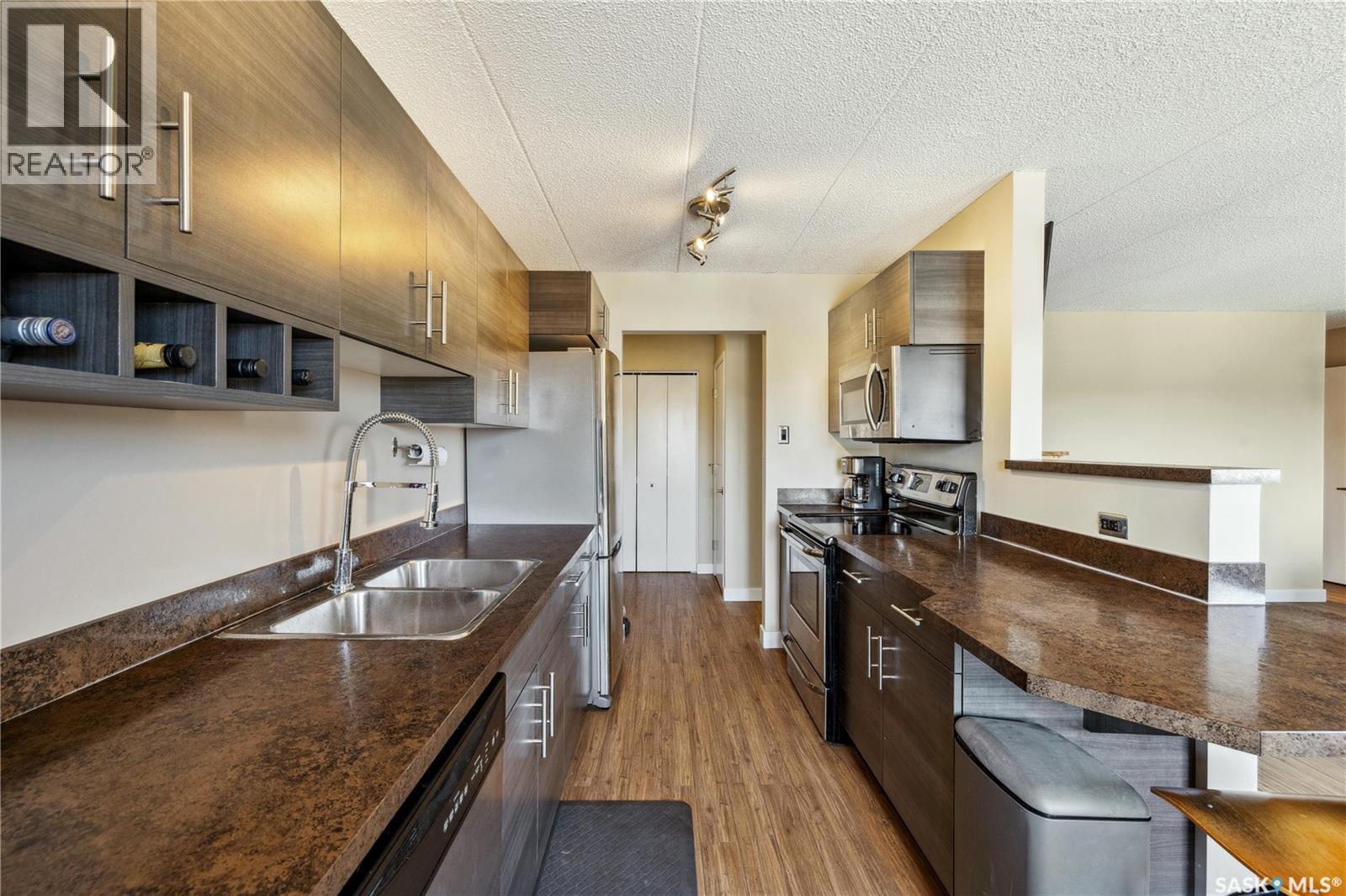 Photo 5 of 18 405 Lorne Street N, Regina SK