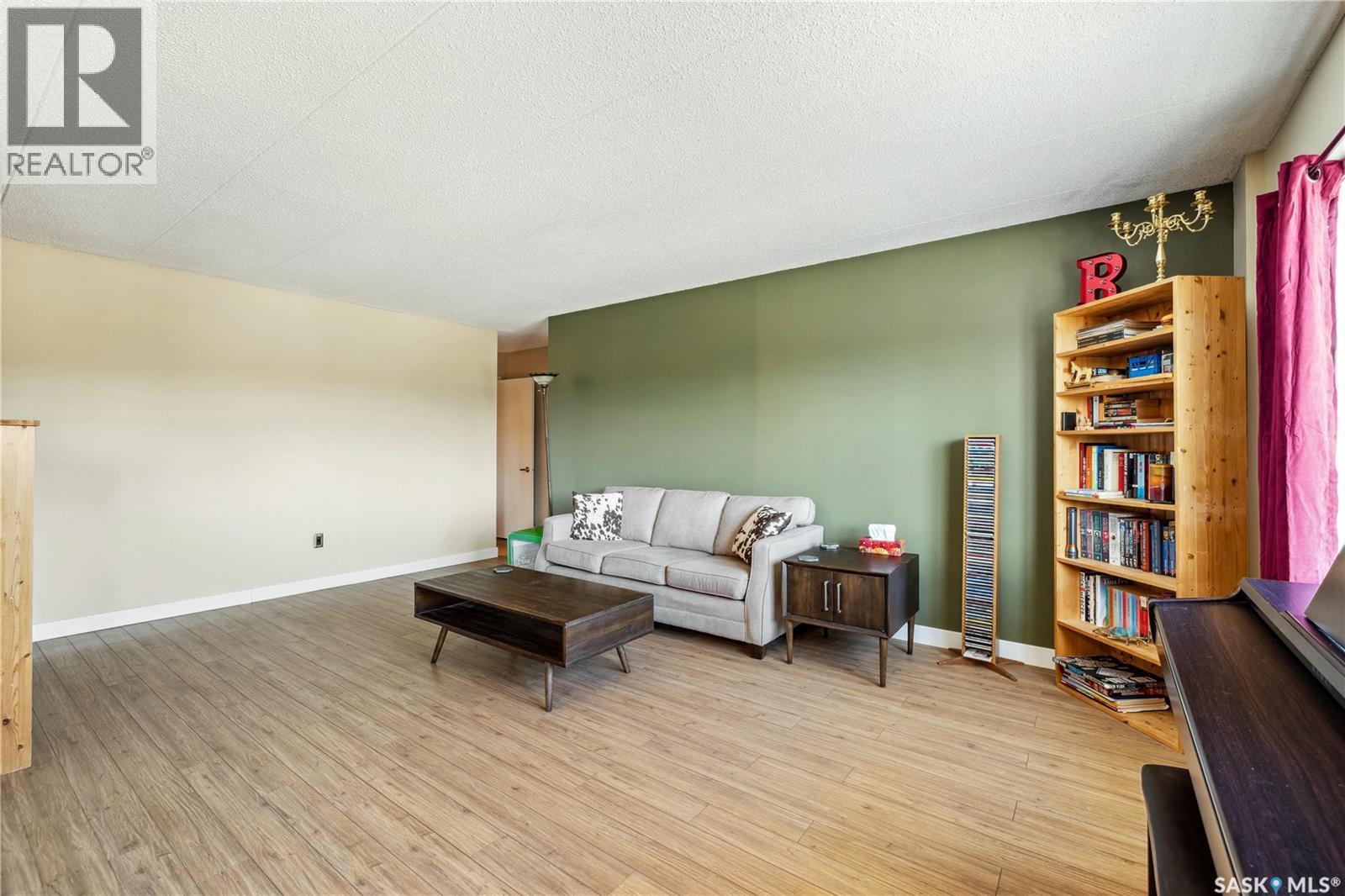 Photo 14 of 18 405 Lorne Street N, Regina SK