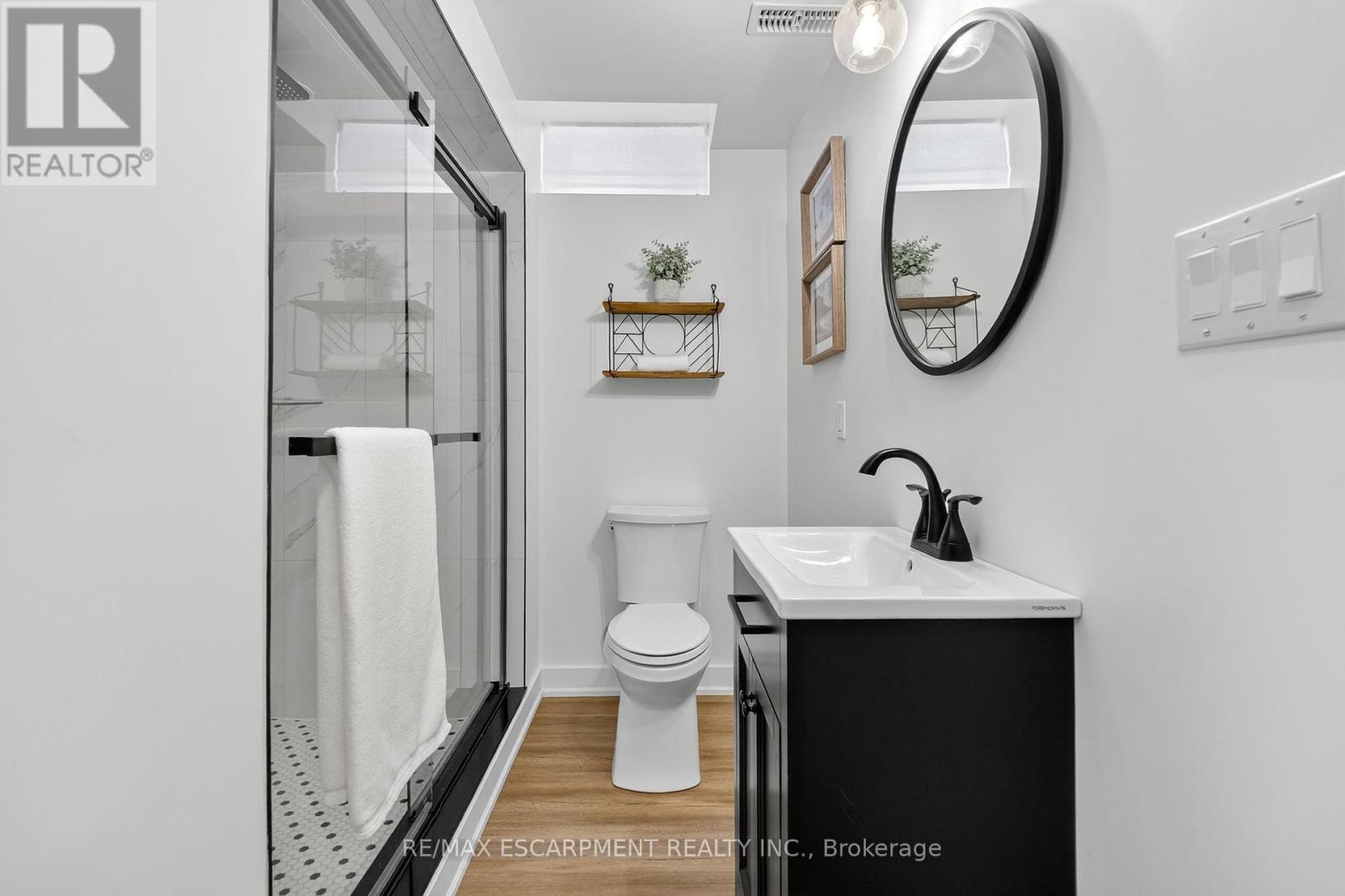 Photo 40 of 117 Wimberly Avenue, Hamilton ON