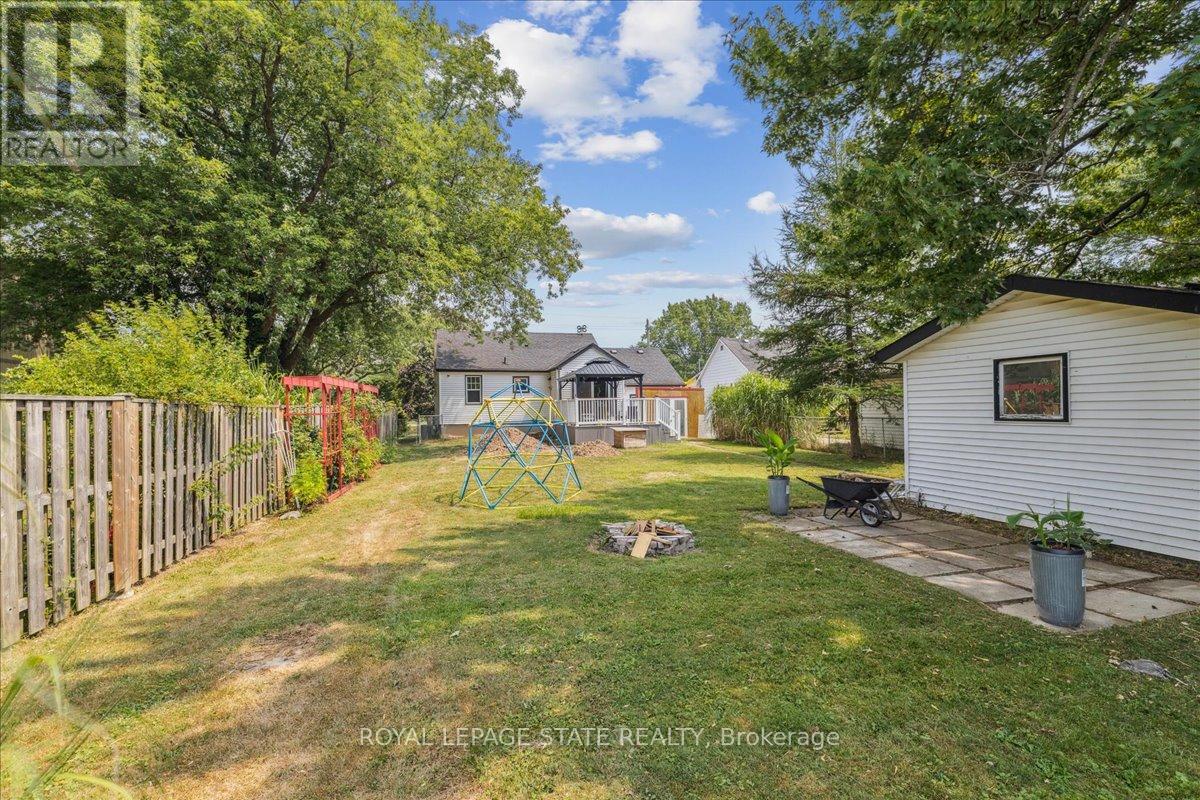 Photo 26 of 1591 Merrittville Highway, Thorold ON