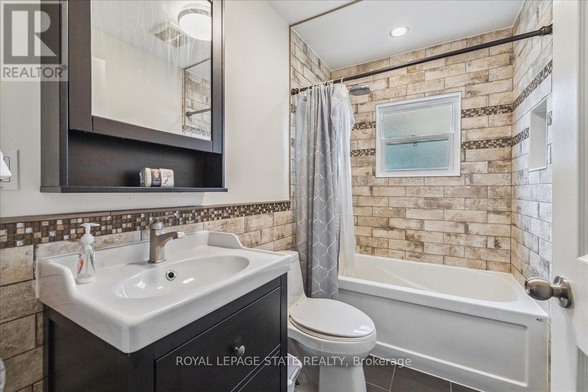 Photo 4 of 1591 Merrittville Highway, Thorold ON