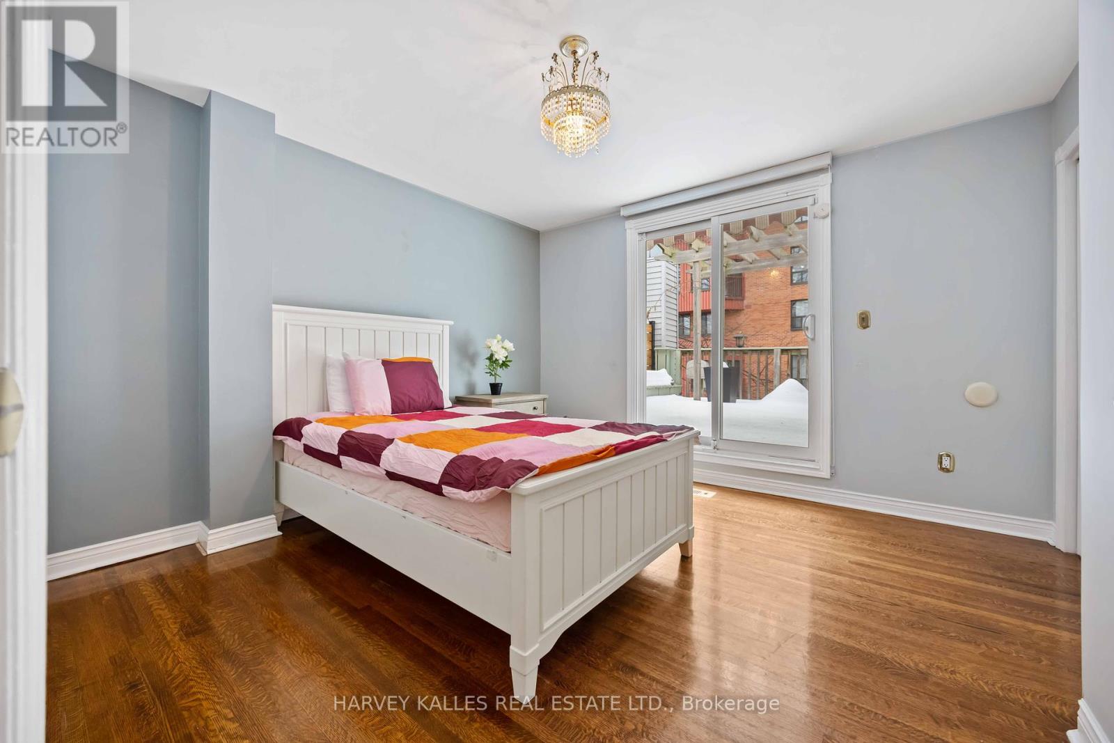 Photo 23 of 576 Ontario Street, Toronto ON