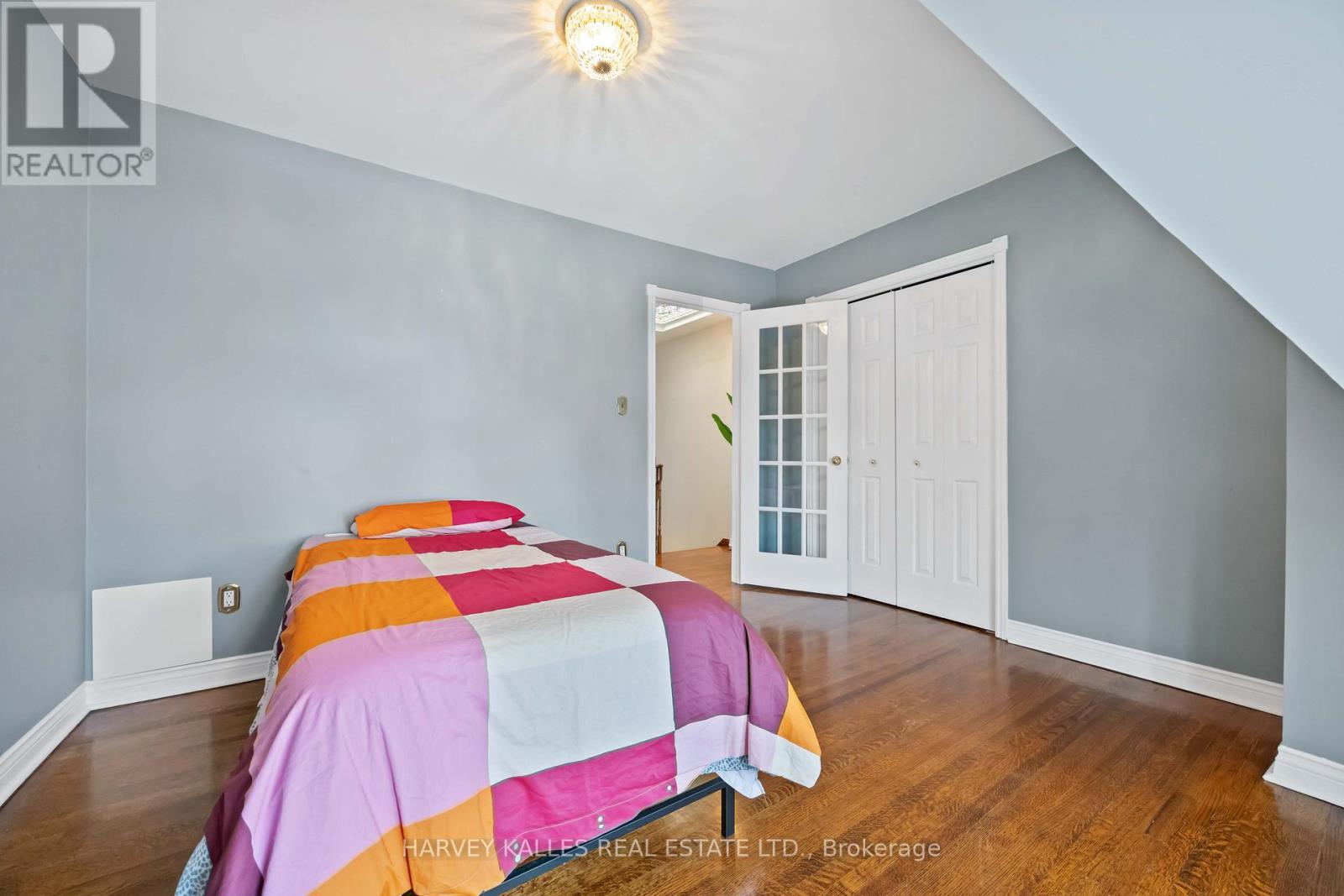 Photo 21 of 576 Ontario Street, Toronto ON