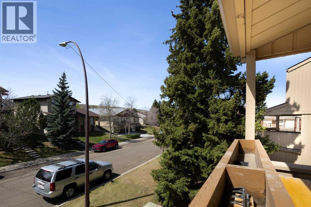 Single Family House 4 Level for Sale in  Beacham Way NW Beddington Heights Calgary 