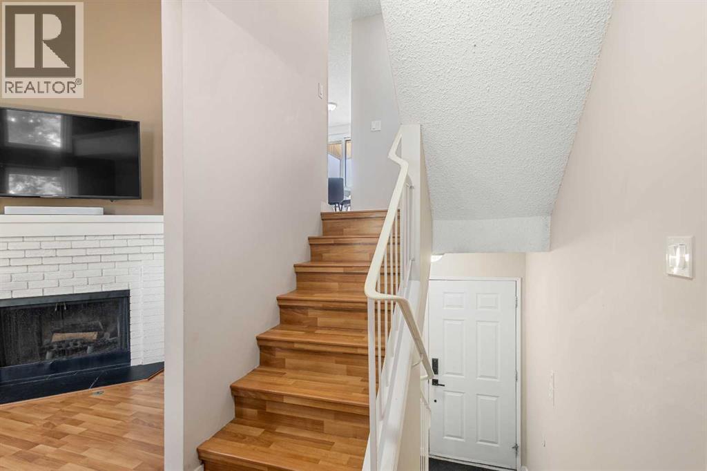 Single Family House 4 Level for Sale in  Beacham Way NW Beddington Heights Calgary 