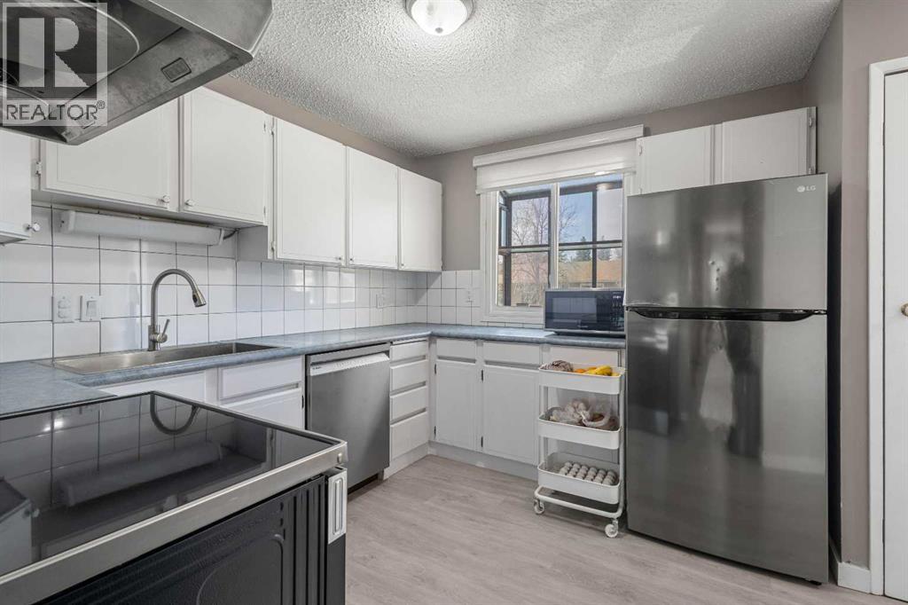 Single Family House 4 Level for Sale in  Beacham Way NW Beddington Heights Calgary 
