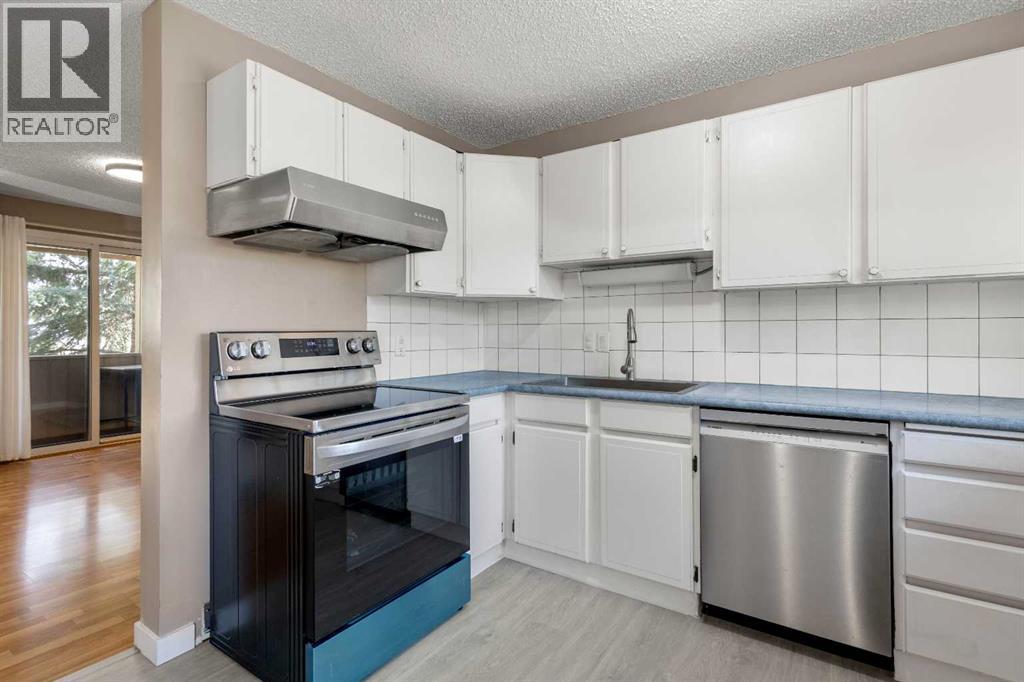 Single Family House 4 Level for Sale in  Beacham Way NW Beddington Heights Calgary 