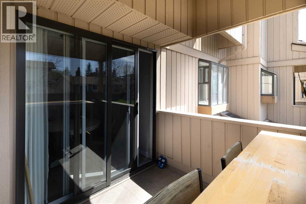 Single Family House 4 Level for Sale in  Beacham Way NW Beddington Heights Calgary 