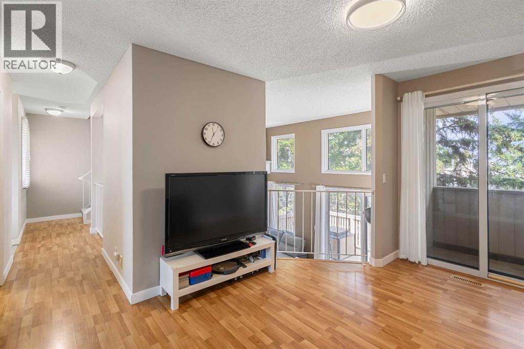 Single Family House 4 Level for Sale in  Beacham Way NW Beddington Heights Calgary 