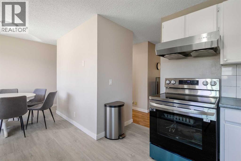 Single Family House 4 Level for Sale in  Beacham Way NW Beddington Heights Calgary 