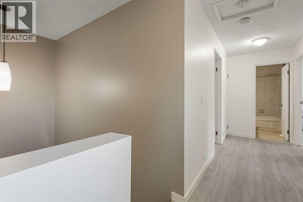 Single Family House 4 Level for Sale in  Beacham Way NW Beddington Heights Calgary 