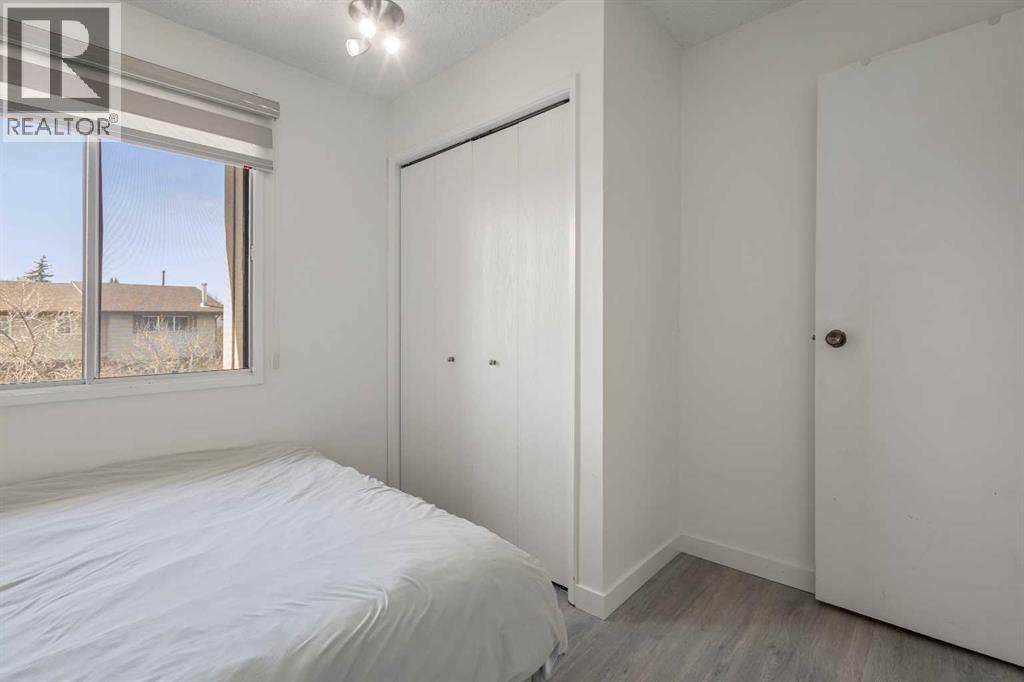 Single Family House 4 Level for Sale in  Beacham Way NW Beddington Heights Calgary 