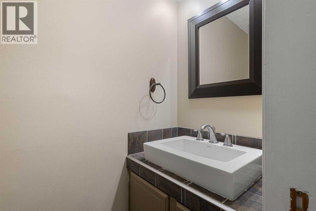 Single Family House 4 Level for Sale in  Beacham Way NW Beddington Heights Calgary 