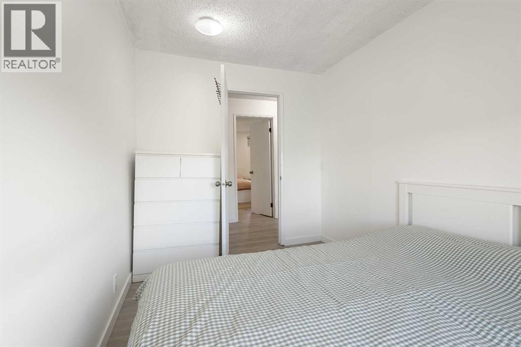 Single Family House 4 Level for Sale in  Beacham Way NW Beddington Heights Calgary 