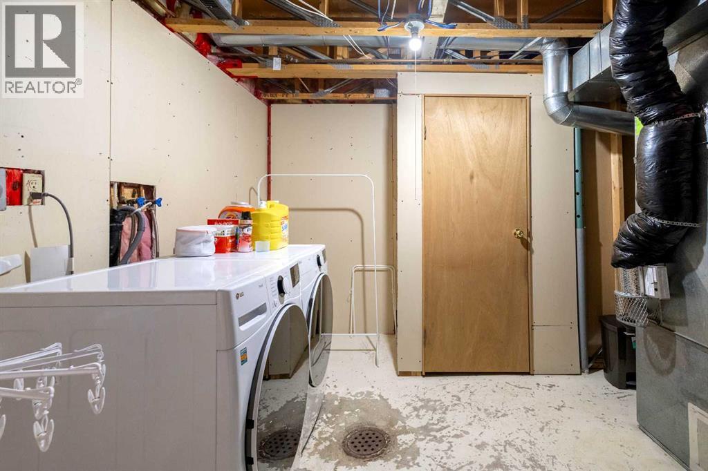 Single Family House 4 Level for Sale in  Beacham Way NW Beddington Heights Calgary 