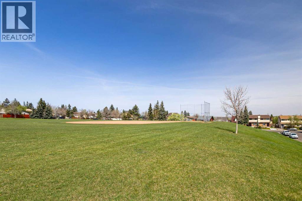 Single Family House 4 Level for Sale in  Beacham Way NW Beddington Heights Calgary 