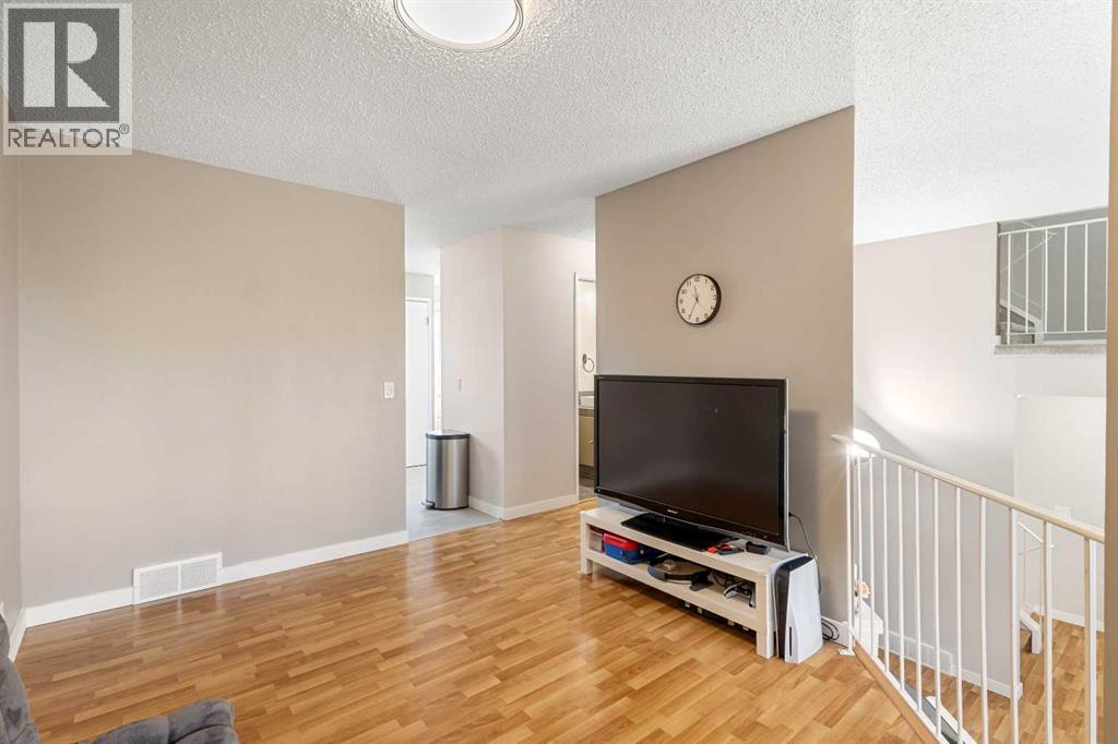Single Family House 4 Level for Sale in  Beacham Way NW Beddington Heights Calgary 