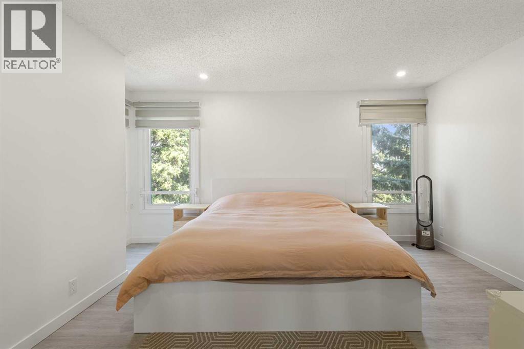 Single Family House 4 Level for Sale in  Beacham Way NW Beddington Heights Calgary 