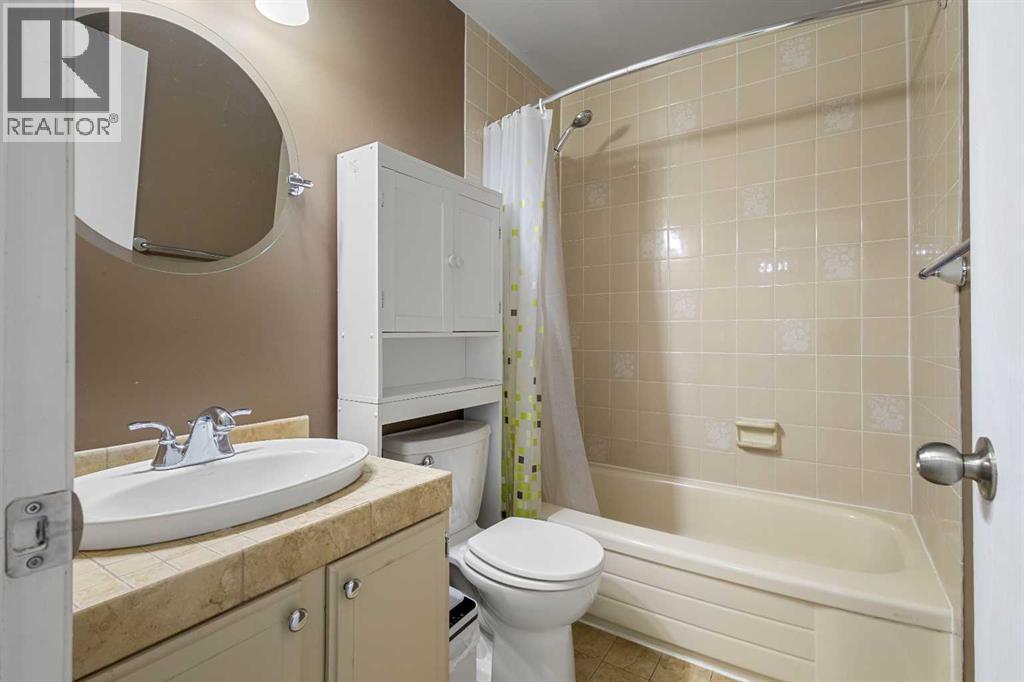 Single Family House 4 Level for Sale in  Beacham Way NW Beddington Heights Calgary 