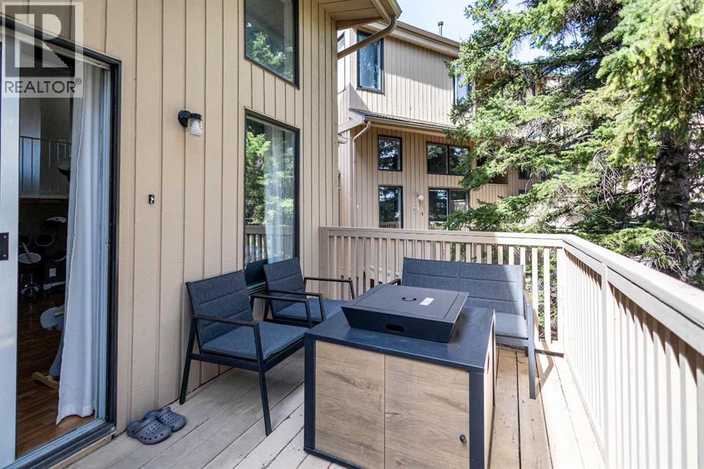 Single Family House 4 Level for Sale in  Beacham Way NW Beddington Heights Calgary 