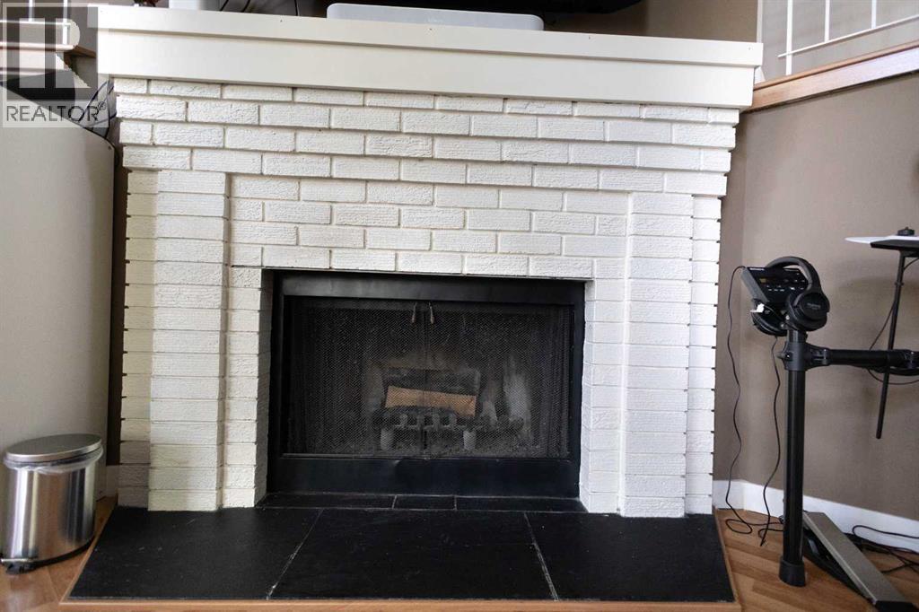 Single Family House 4 Level for Sale in  Beacham Way NW Beddington Heights Calgary 