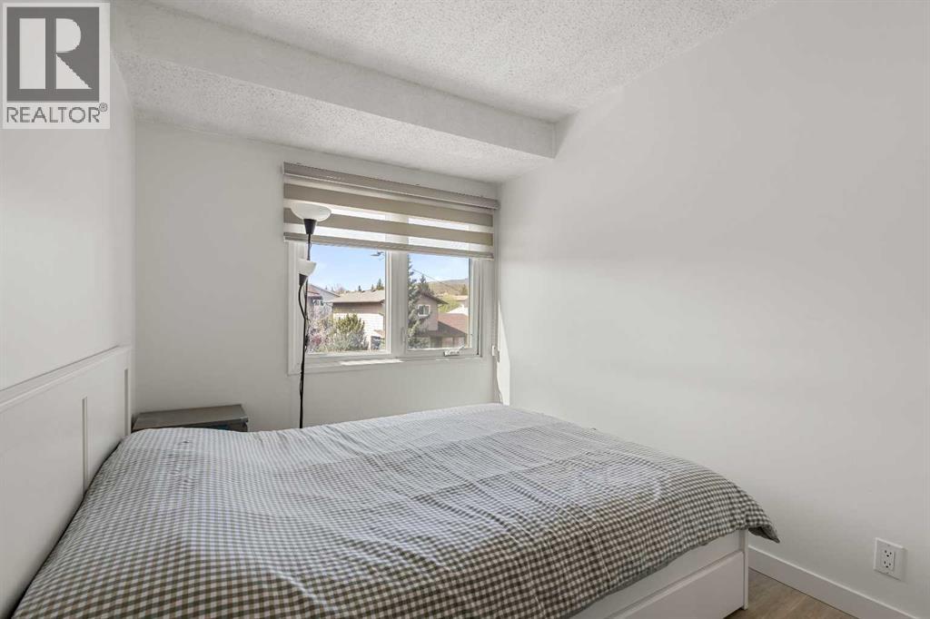 Single Family House 4 Level for Sale in  Beacham Way NW Beddington Heights Calgary 